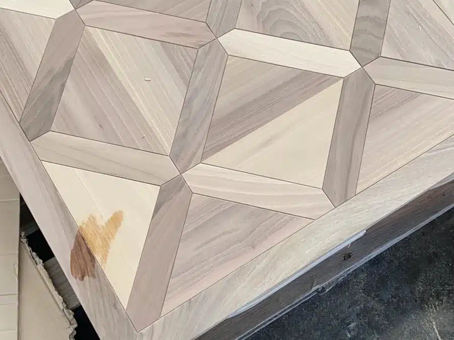 Élaboration d’un parquet sur mesure en noyer premier européen